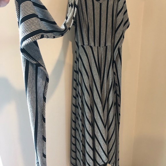 Striped front wrap dress - Picture 2 of 3